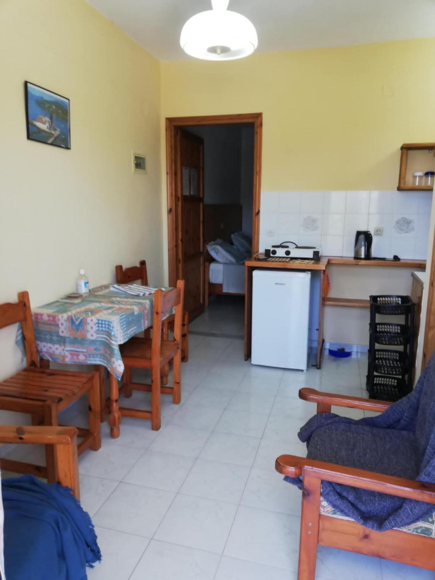 Lakis Apartments Akharavi Extérieur photo